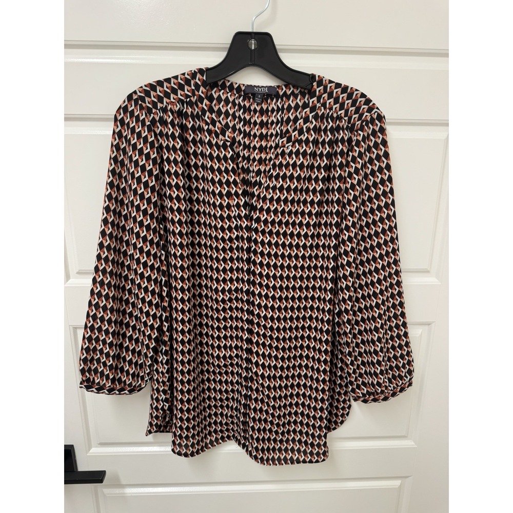 Small NYDJ Top Blouse Not Your Daughters Jeans Vneck Hidden Button Front A12